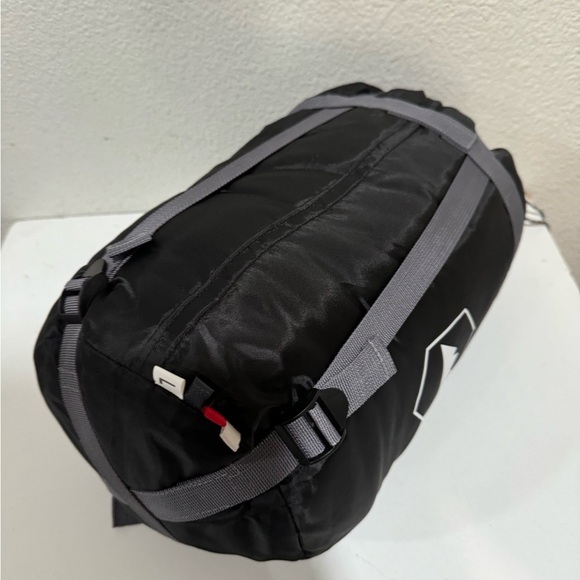 3 SEASONS Mummy sleeping bag Red/Gray with compression sack size large - Picture 2 of 10